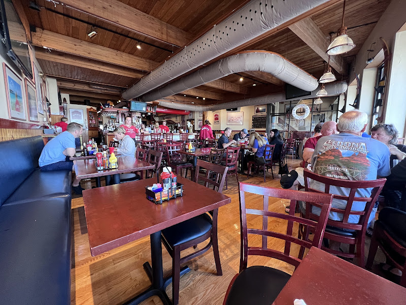 Gordy's Boat House - Bar in Fontana-On-Geneva Lake