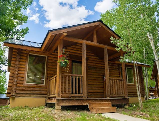 High Creek Lodge & Cabins