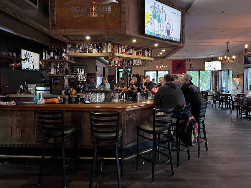 The Boat House Bar & Grill - Bar & grill in Lake Geneva