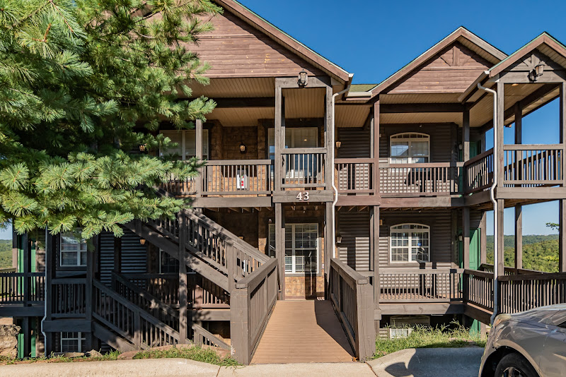 Lake Edge Property: Branson, Missouri Family Vacation Rentals - Vacation home rental agency in Branson