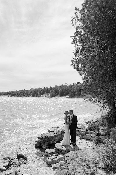 Victoria Danielle Photography & Photo Booths - Photographer in your area