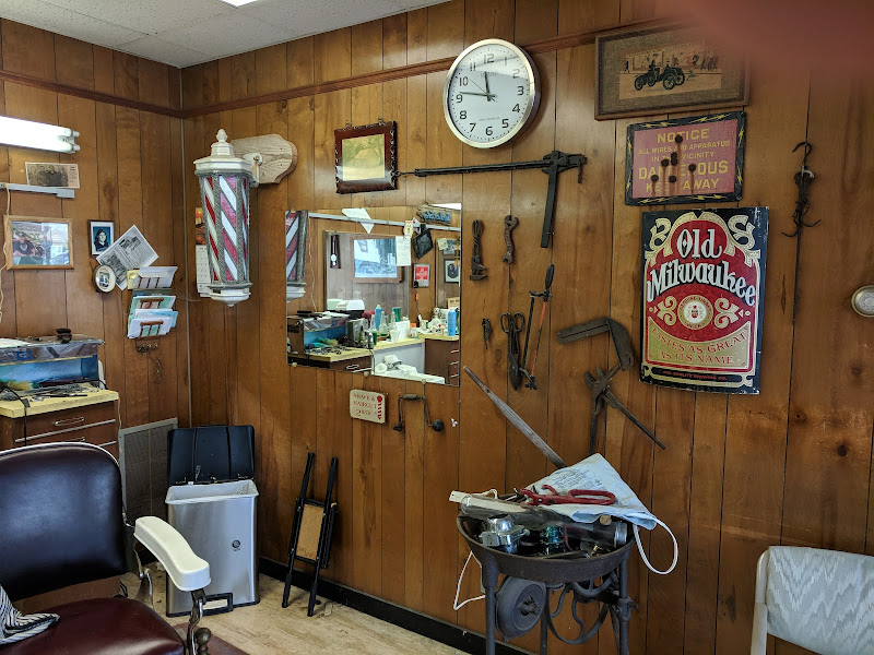 Combs Barber Shop - Barber shop in South Haven