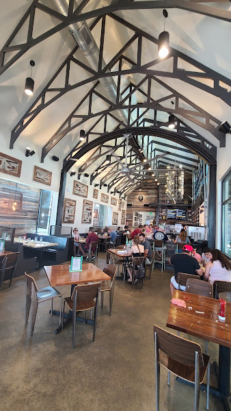 Muck & Fuss Craft Beer and Burgers - American restaurant in New Braunfels