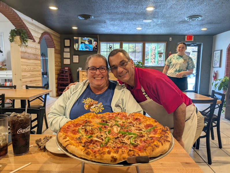 Roamin Man Pizza - Pizza restaurant in Pigeon Forge