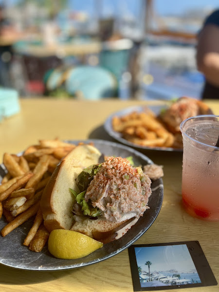 Harry T's Lighthouse - Seafood restaurant in Destin