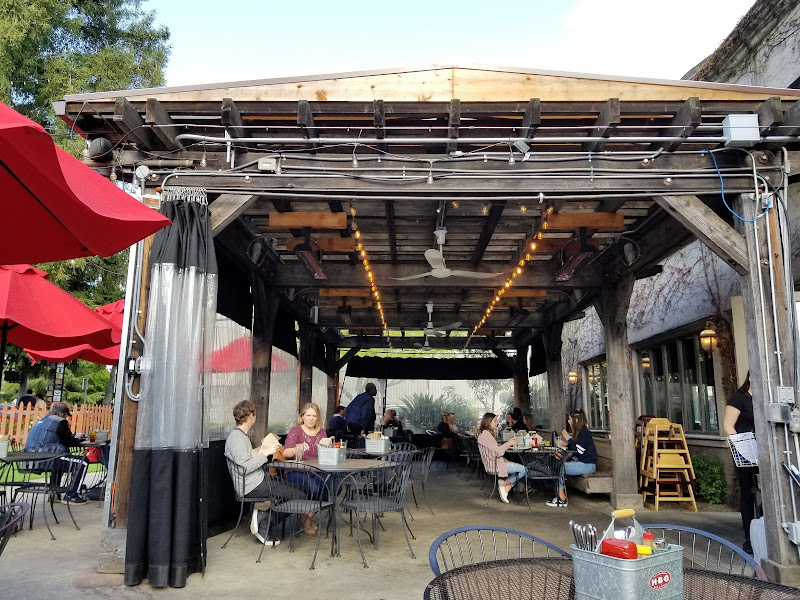 Healdsburg Bar & Grill