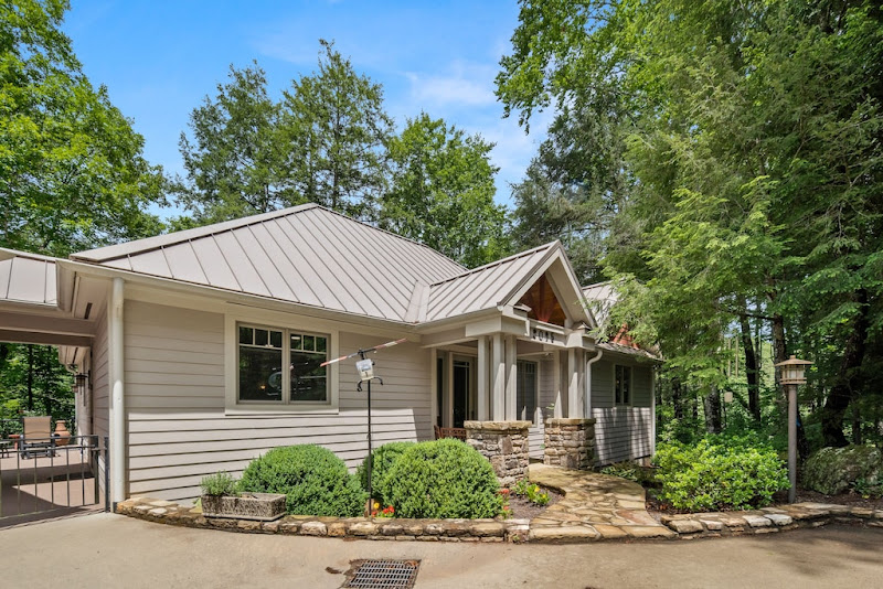 Falling Waters at Rumbling Bald – North Carolina Mountain Lake Vacation Home
