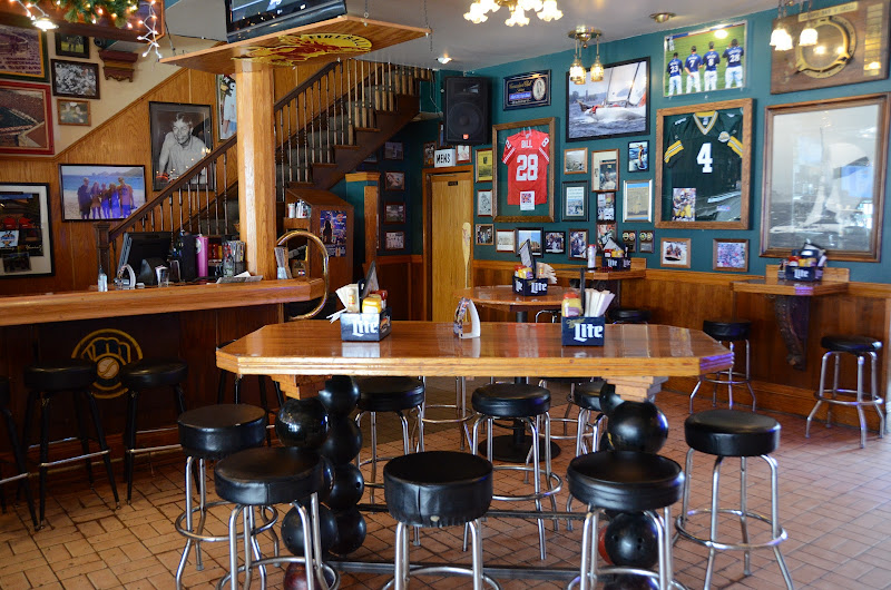Champs Sports Bar & Grill - Bar & grill in Lake Geneva