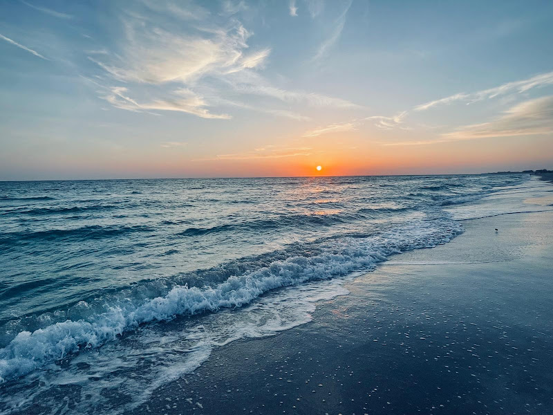 Longboat Key Public Beach Access & Parking - Park in Monroe St
