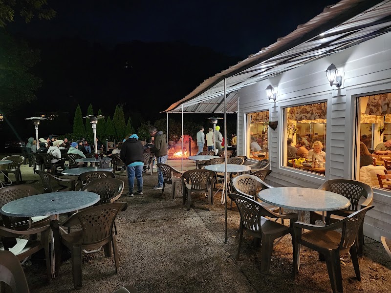 Kettle Black Fish Boil - Restaurant in Fish Creek