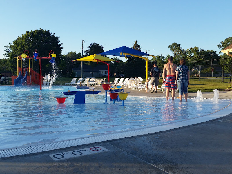 Sunset Pool - Public swimming pool in Elkhorn