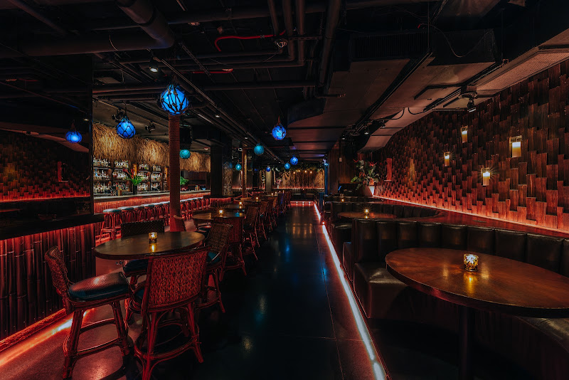 Three Dots and a Dash - Cocktail bar in Chicago