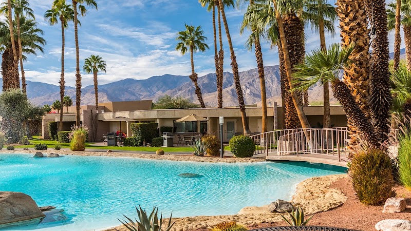 Desert Isle of Palm Springs - Resort hotel in Palm Springs