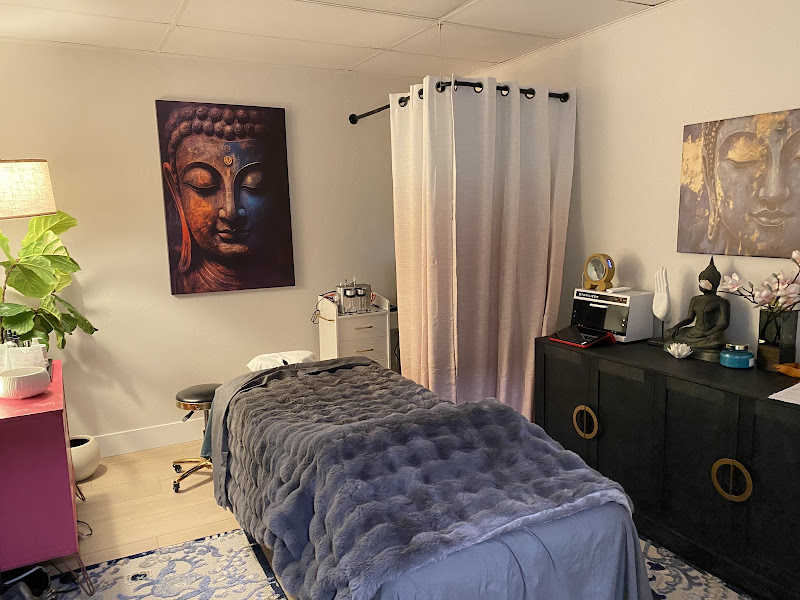 Q's Healing Touch- Massage and Facial - Massage therapist in Marco Island