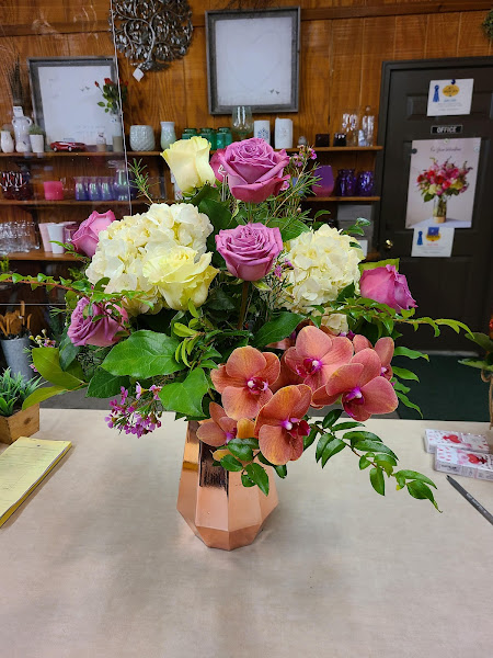 Pesche's Greenhouse Floral & Gift - Garden center in Lake Geneva