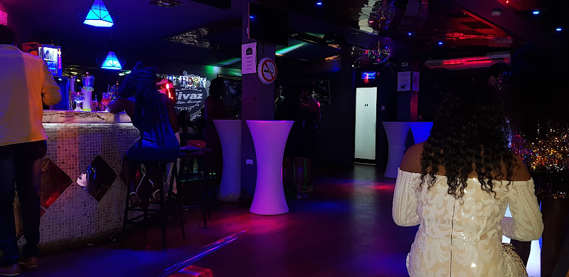 Eight Rivers Lounge - Bar in Ocho Rios