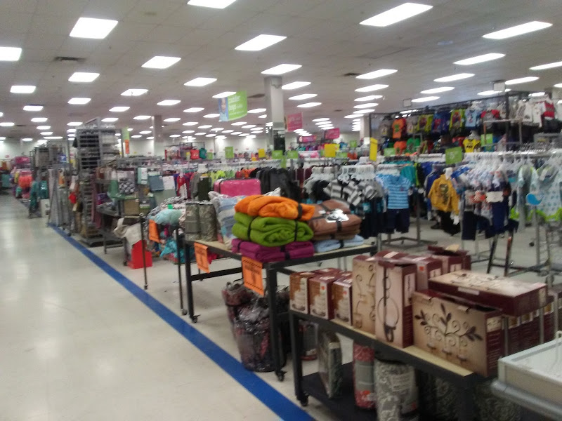 Washington Square Mall - Shopping mall in Chicago