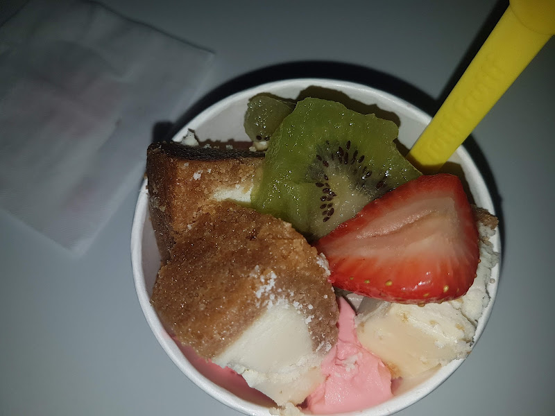 Tutti Frutti Frozen Yogurt - Frozen yogurt shop in Fairview