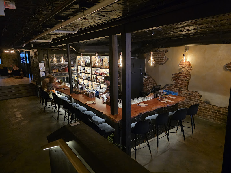 Farmese Cocktail Lounge - Cocktail bar in Asheville