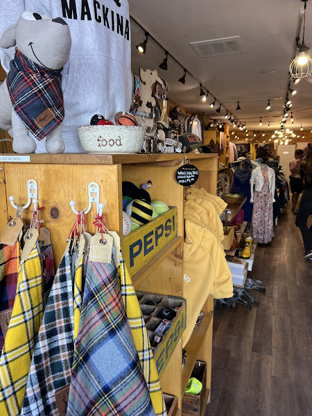 Rustic Chić Boutique - Clothing store in Mackinac Island