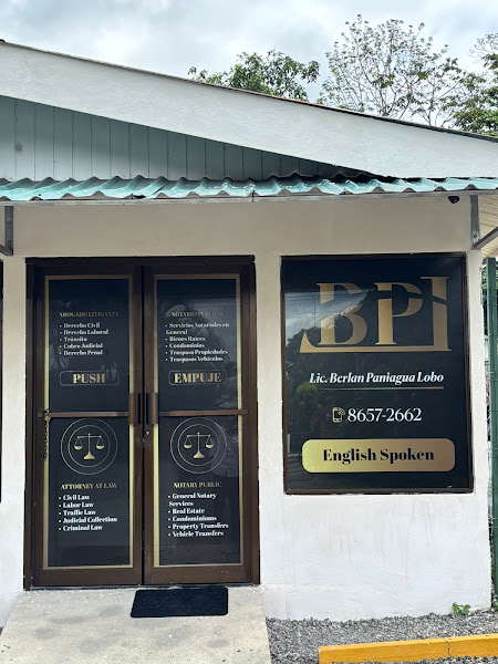 La Fortuna Lawyer - Business attorney in 600 metros sur del supermercado