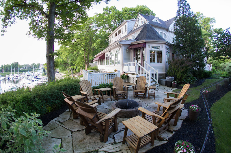 Carriage House At the Harbor - Bed & breakfast in South Haven