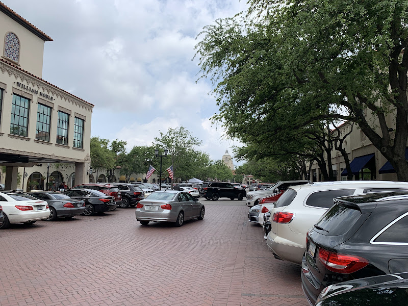 Highland Park Village - Shopping mall in Dallas