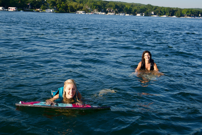 NeverBoard Wake - Boat rental service in Lake Geneva