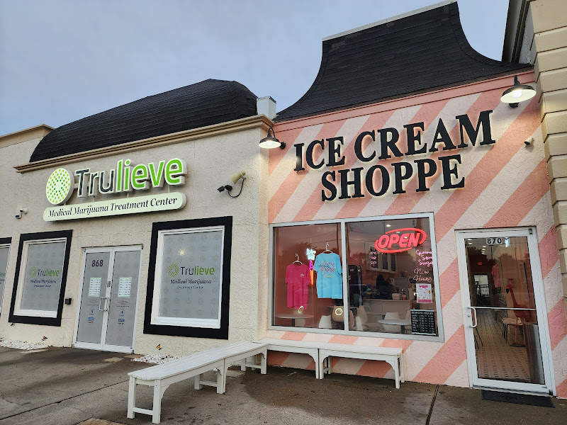 Shoreline Village Mall - Shopping mall in Destin