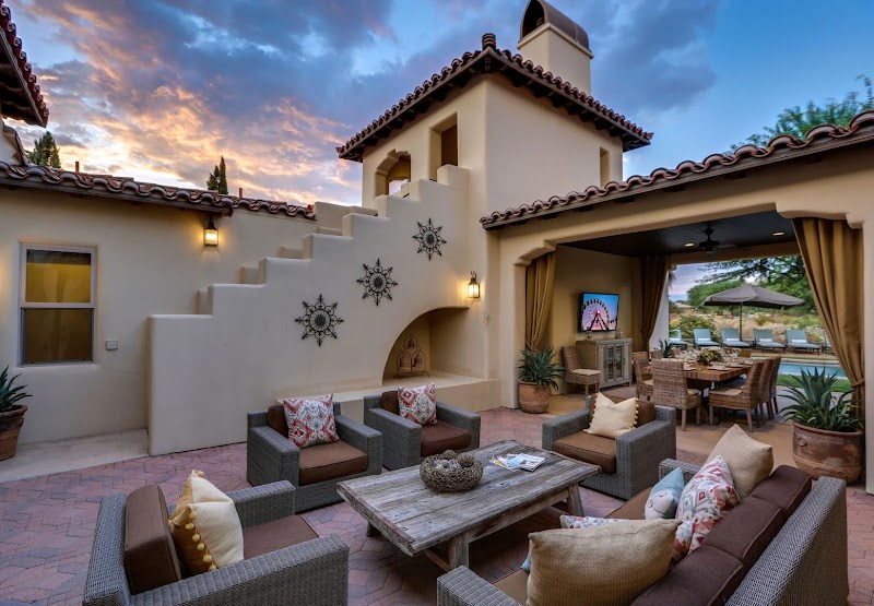 TRAVLR Vacation Homes photo