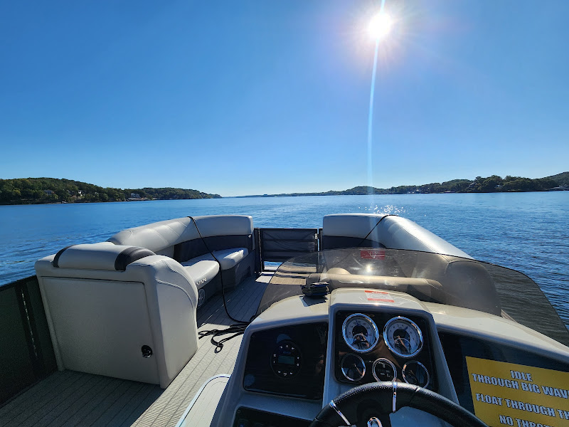 BomBay Boat Rental at the Lodge of Four Seasons - Boat rental service in Lake Ozark