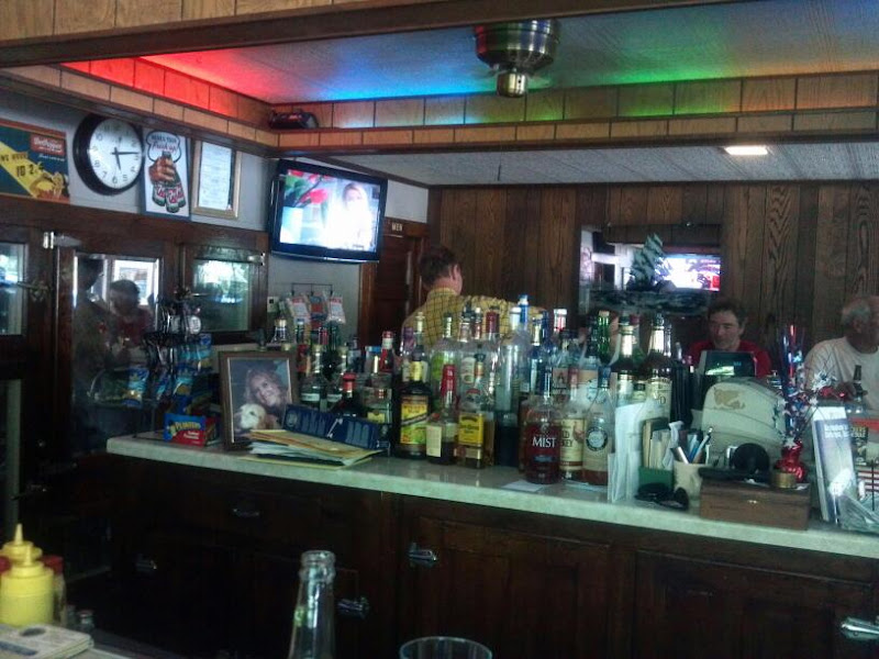 Birmingham’s Bar and Cottages - Bar & grill in Sturgeon Bay