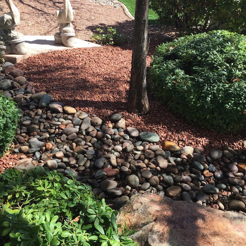 Ruben's Lawn Service - Landscaper in Las Vegas