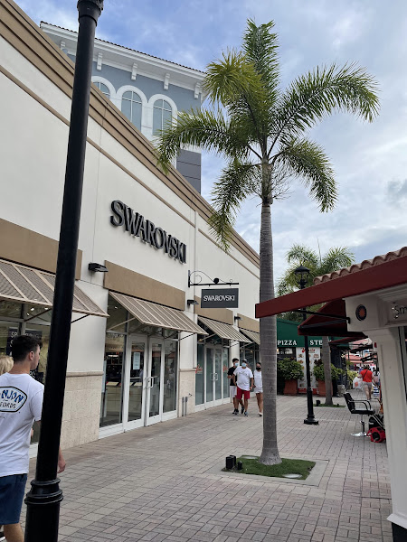 International Drive Outlet - Shopping mall in Orlando