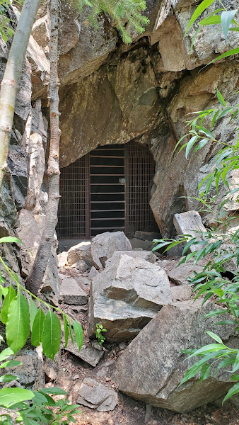URANIUM MINE