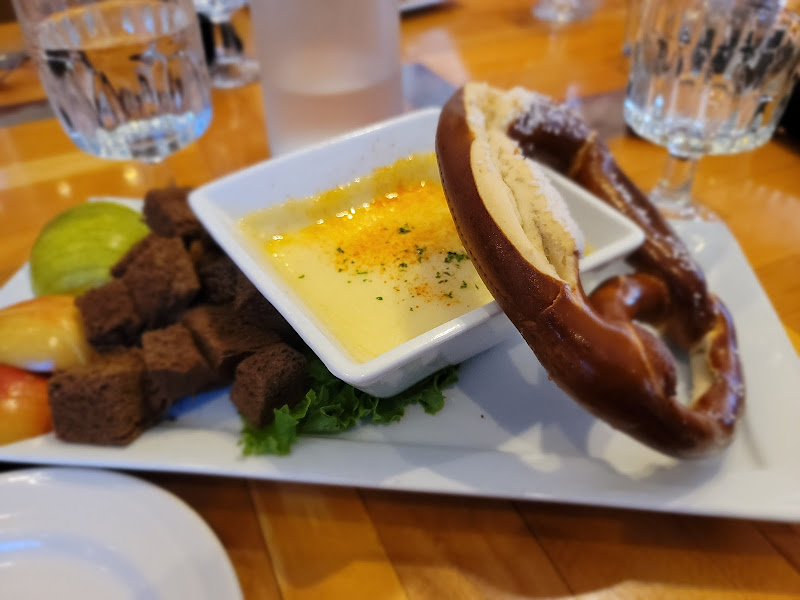 J J Hills Restaurant & Bar in Leavenworth - Bar & grill in Leavenworth