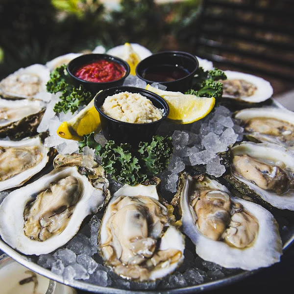 Marilyn's Seafood Bar & Grill - Restaurant in Palm Springs