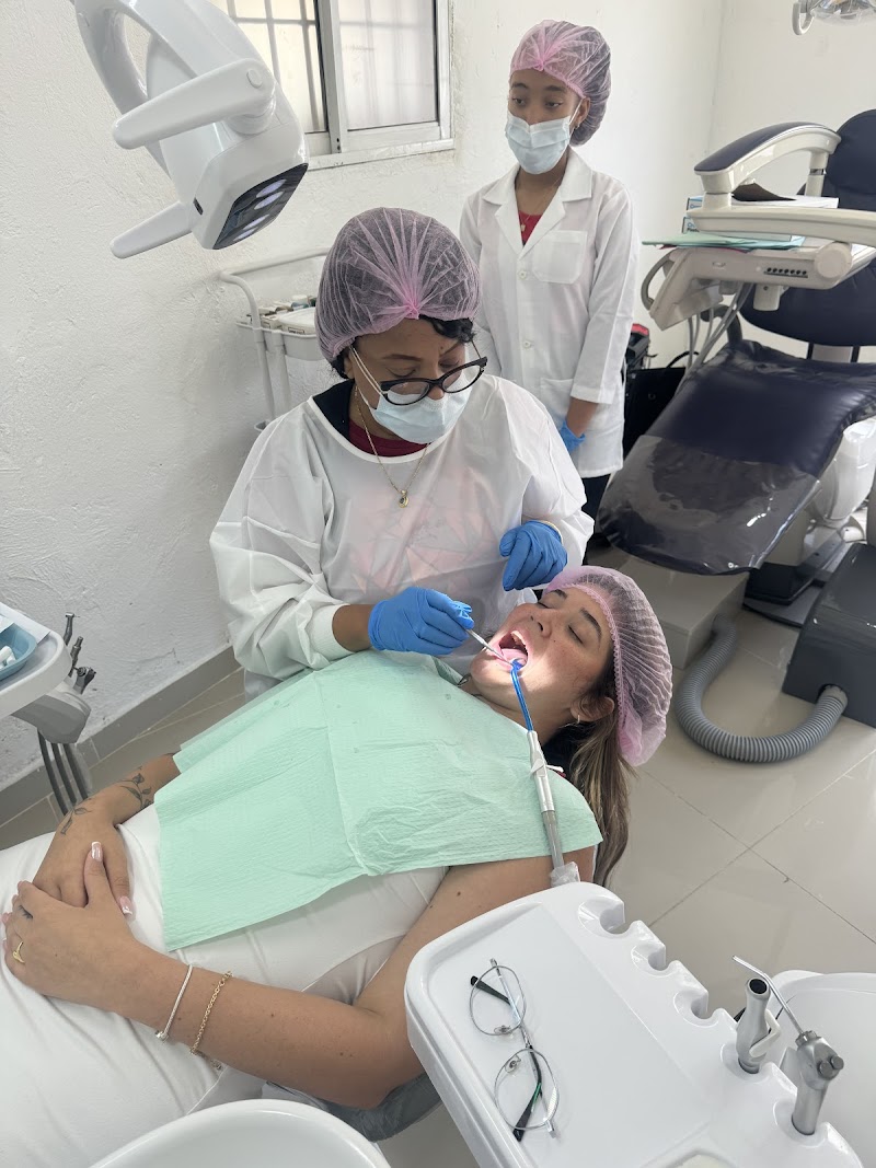 Consultorio Dental Dra. Juana Núñez - Dental clinic in C. Cardenal Sancha