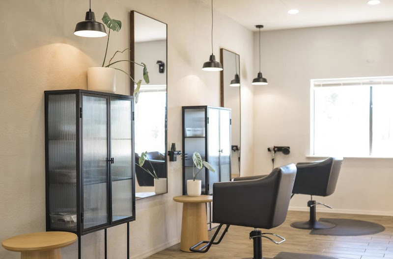 Urban District Salon