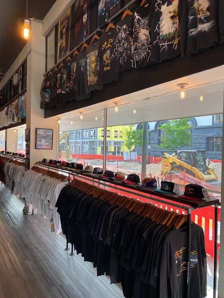 3Peat Vintage & Streetwear - Vintage clothing store in Boise