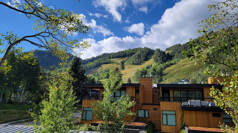 Lift One Condominiums - Vacation home rental agency in Aspen