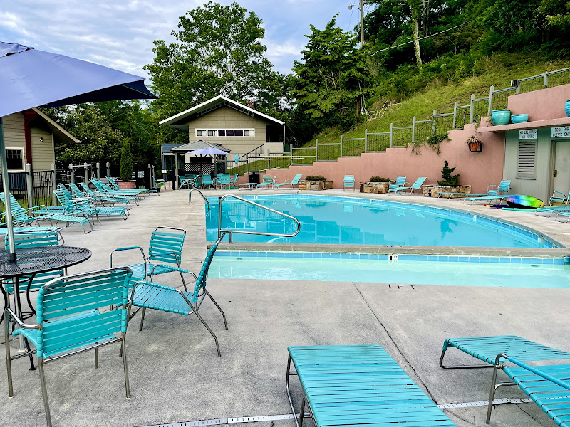 Carr's Northside Cottages & Motel