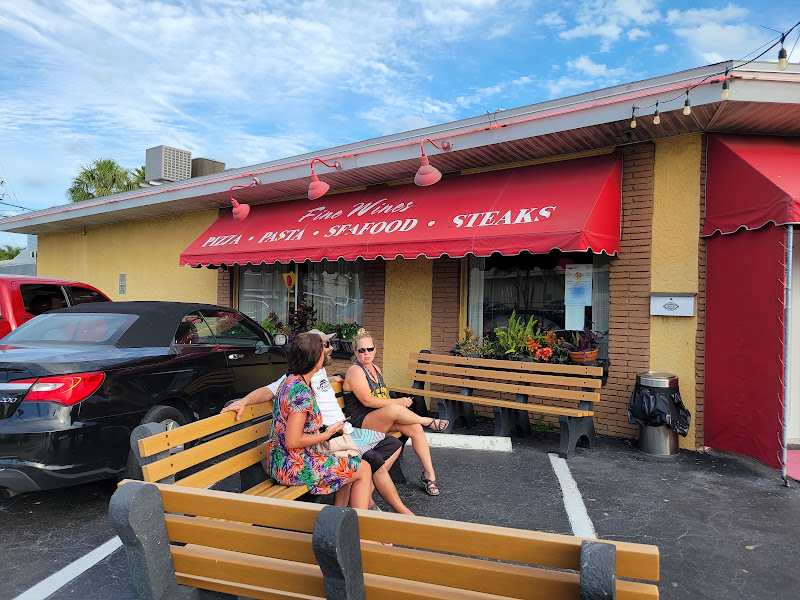 Gigi's Italian Restaurants - Pizza restaurant in St Pete Beach