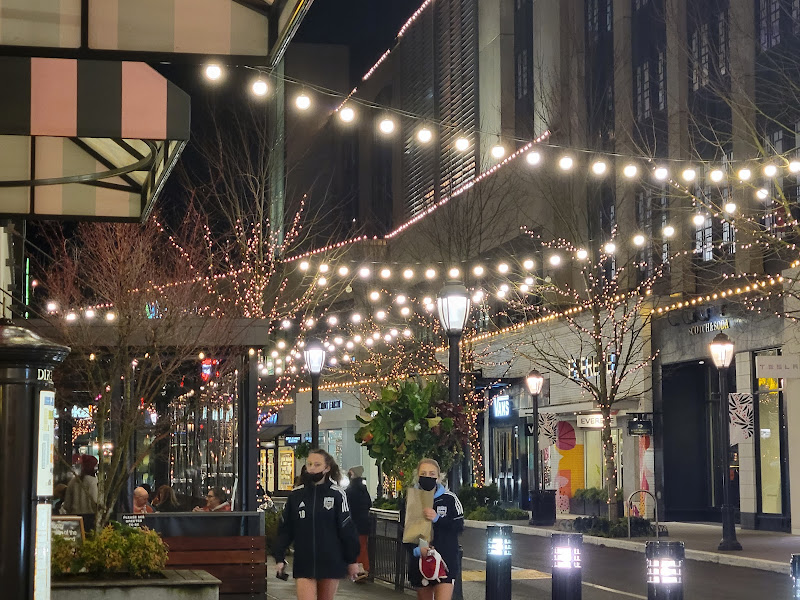 University Village - Shopping mall in Seattle