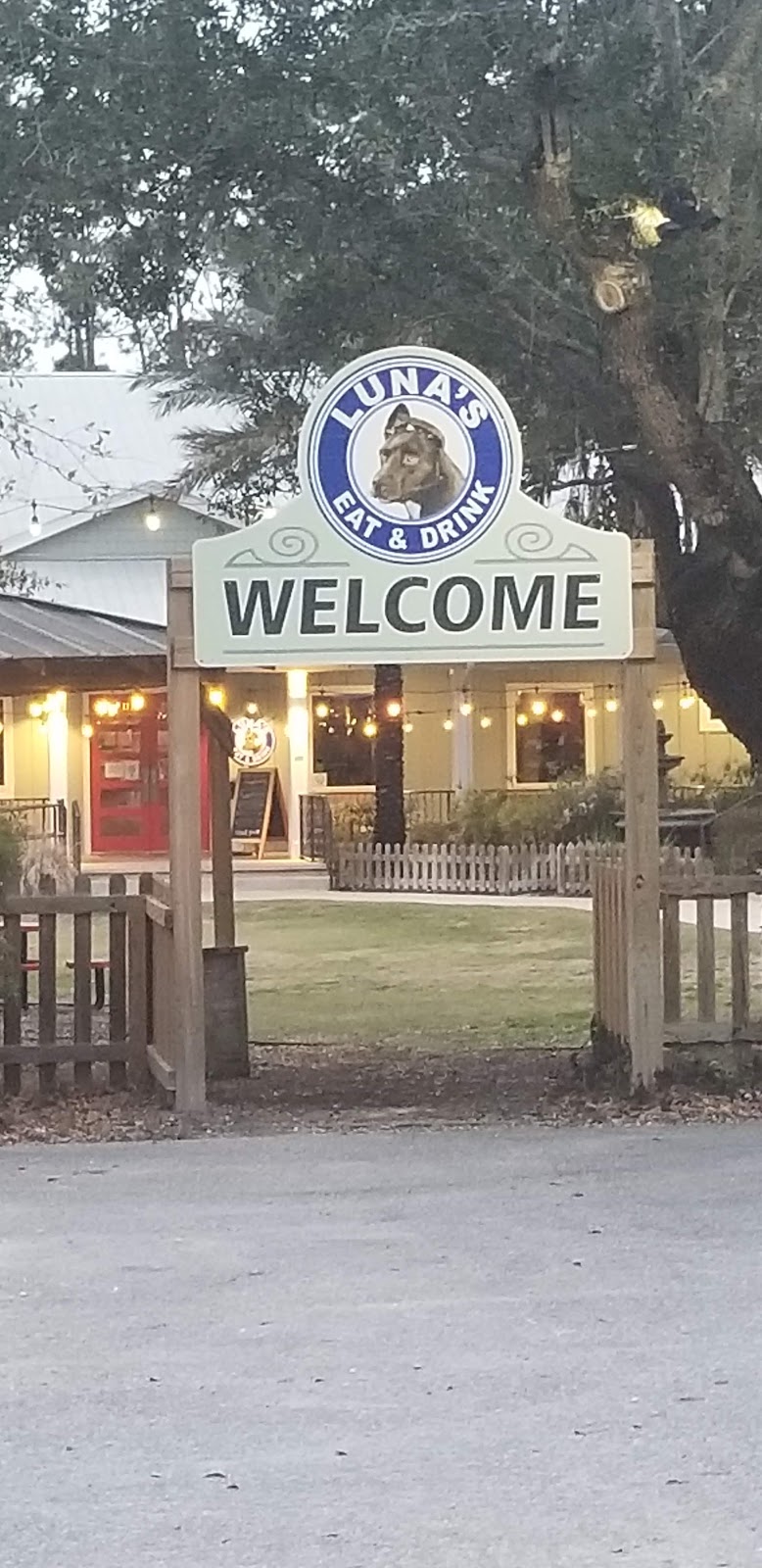 Luna's Eat & Drink - Seafood restaurant in Orange Beach