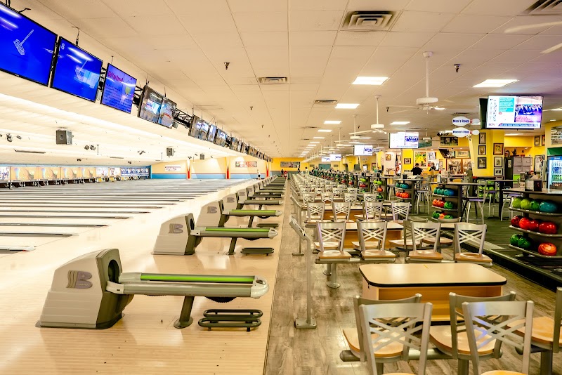 Maple Lanes Countryside - Bowling alley in Clearwater