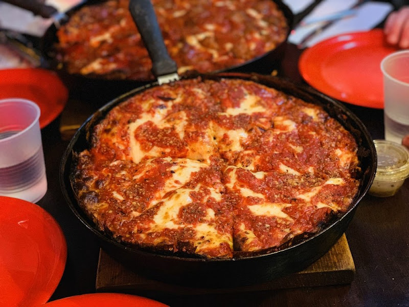 Pequod's Pizza - Pizza restaurant in Chicago