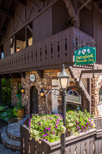 Storybook Riverside Inn