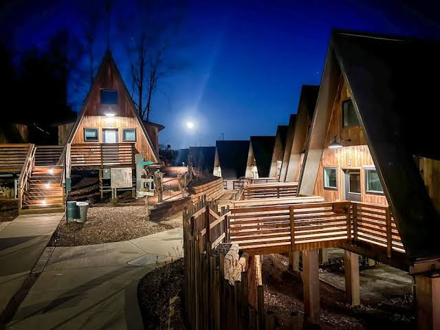 Wrong Way River Lodge & Cabins - Hotel in Asheville
