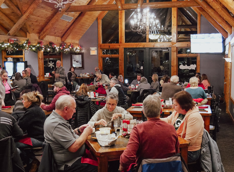 Tail Feathers Bar & Grill - Bar & grill in Lake Geneva